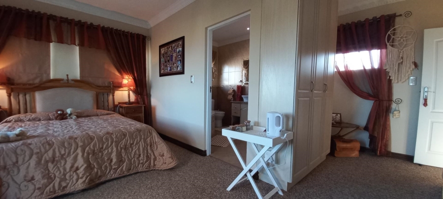 4 Bedroom Property for Sale in Hartenbos Heuwels Western Cape